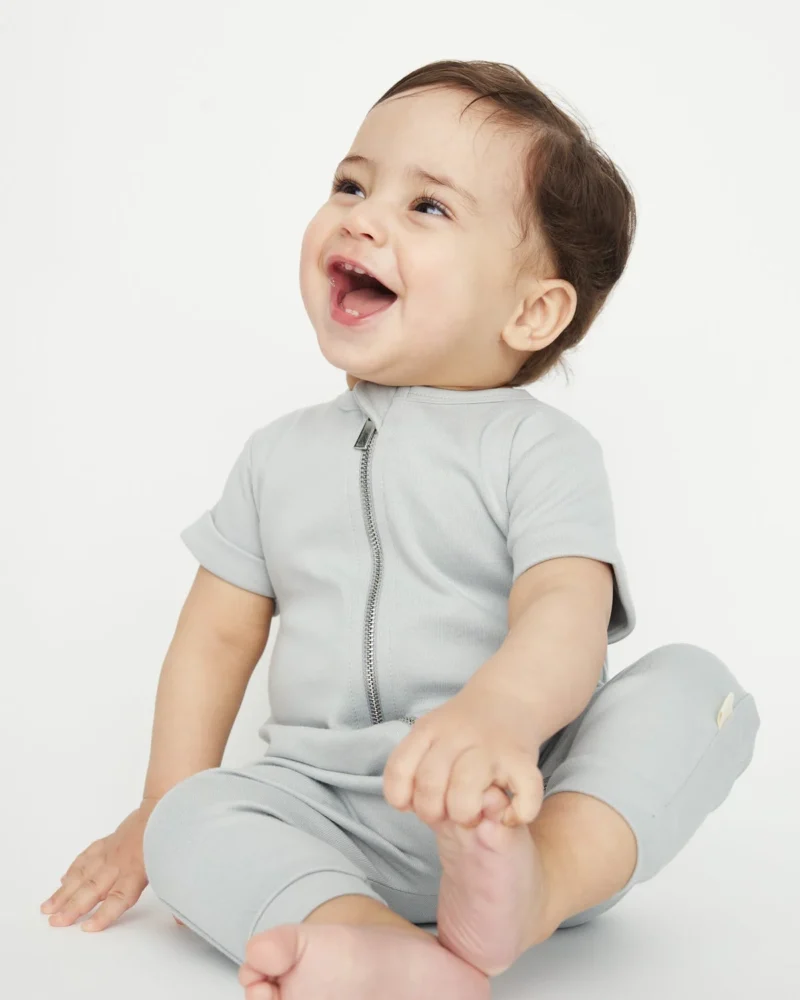 Kortærmet heldragt på baby
