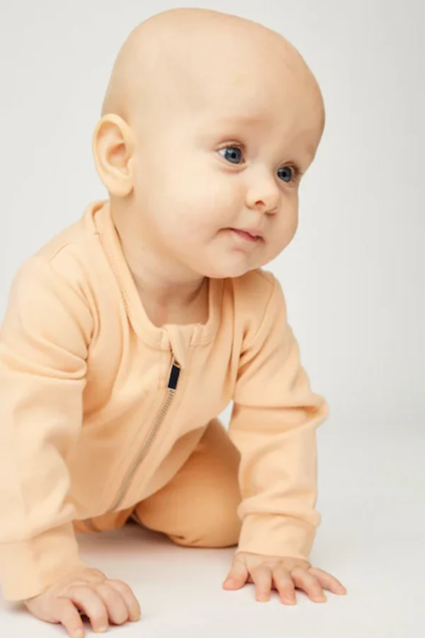langaermetsovedragt01_coral langærmet heldragt på baby