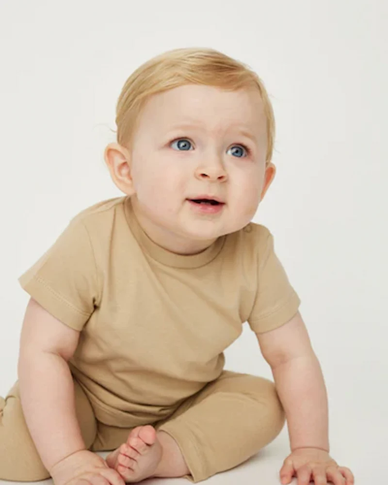 Kortærmet t-shirt på baby